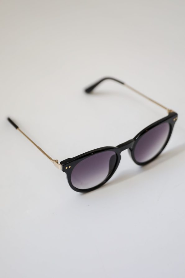 shopdressup_black_round_sunnies-2_12a605f4-372f-4fab-a648-0ffff7413eeb