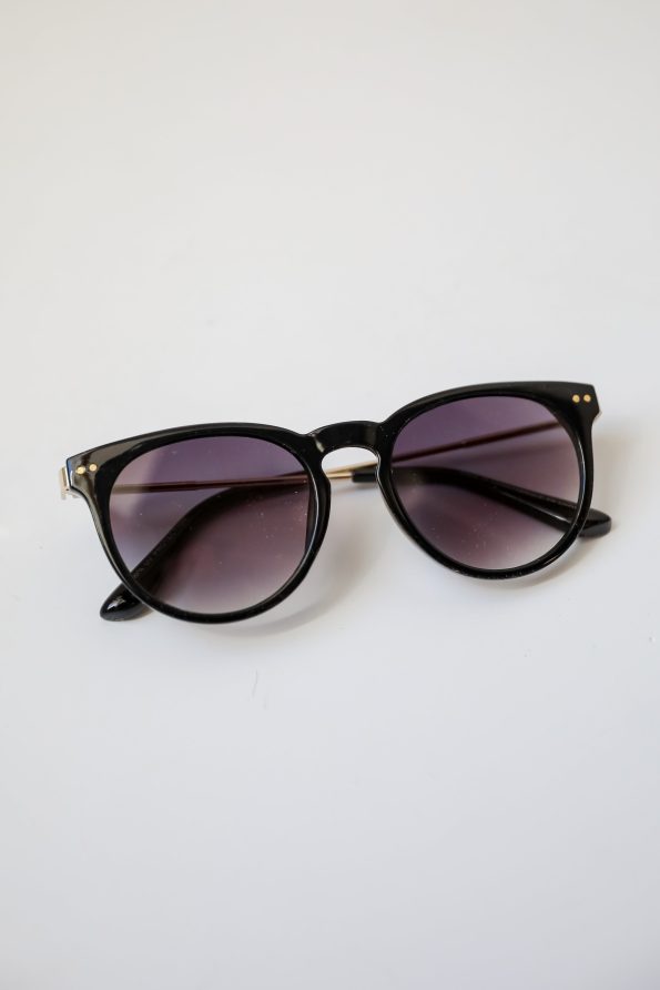shopdressup_black_round_sunnies-4_91a1d86c-d0c4-4b88-aa64-eebfaee2d700