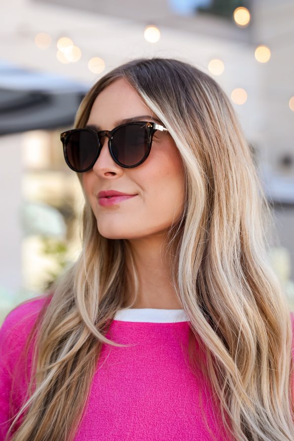 shopdressup_round_sunglasses-13_4476f512-e646-4890-8ecd-54d85106d79a