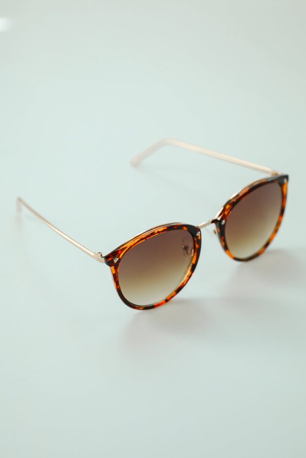 shopdressup_tortoise_round_sunglasses-2_4cc2c15e-e020-4a16-84f1-7e82739d0294