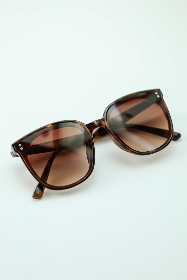 shopdressup_tortoise_round_sunglasses-3_d03b2356-2c41-463d-a81d-b2443f7014eb