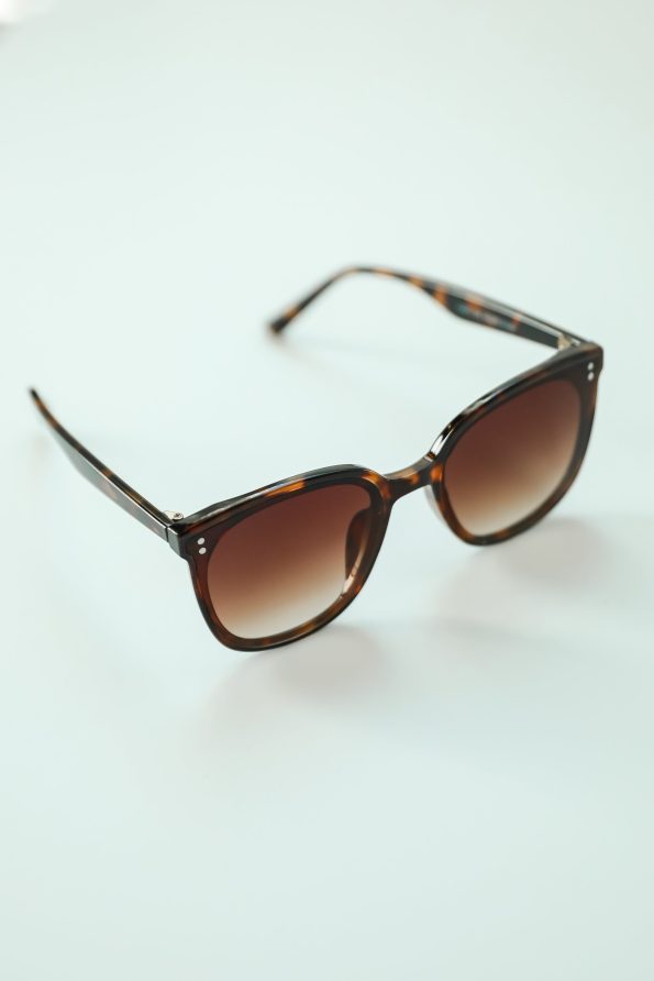 shopdressup_tortoise_round_sunglasses-4_e2fc32d5-c22e-4a0c-8ea1-aad9c062a8c6