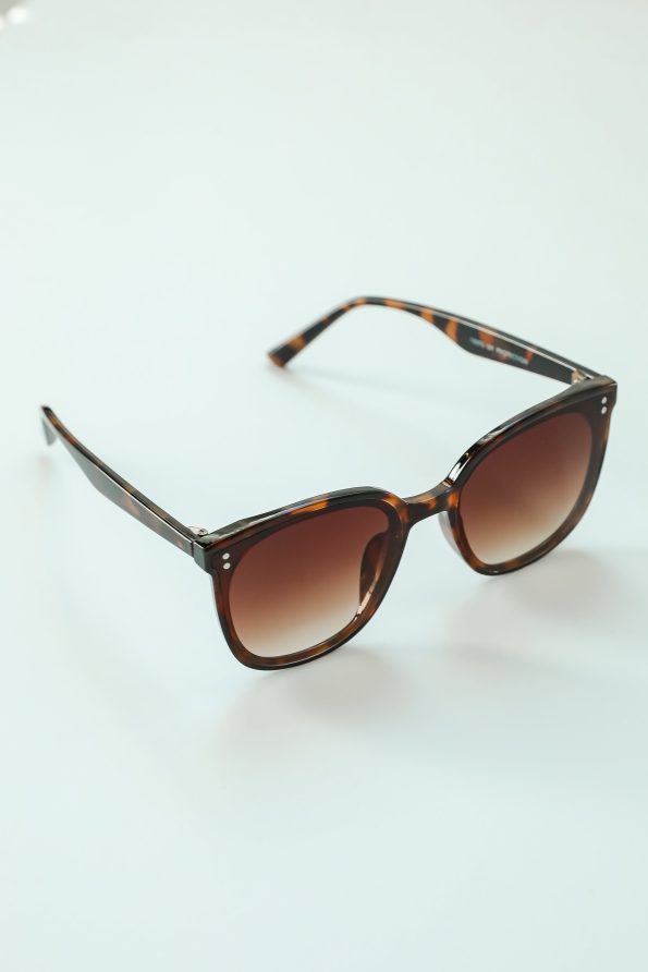 shopdressup_tortoise_round_sunglasses-5_c6927f17-4526-4bc2-a026-6da247c23846