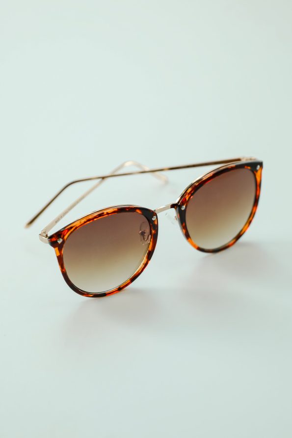 shopdressup_tortoise_round_sunglasses-7_32d03b87-b59e-4be8-84cf-e8e3ab76fbf0